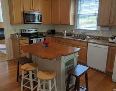 200 Charleston Lane - Photo Thumbnail 10