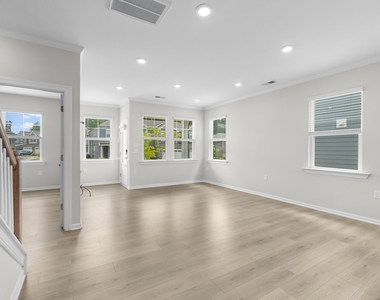 2466 Hutch Lane - Photo Thumbnail 12
