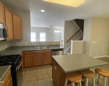2910 Barrymore Street - Photo Thumbnail 6