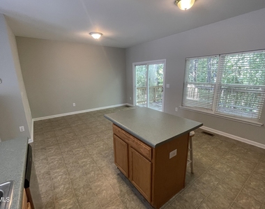 2910 Barrymore Street - Photo Thumbnail 4