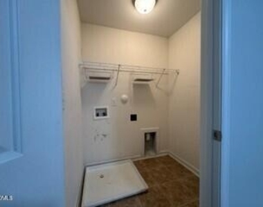 1401 Stone Manor Drive - Photo Thumbnail 28