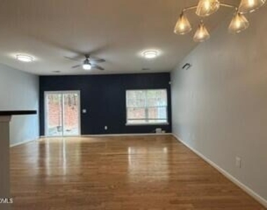 1401 Stone Manor Drive - Photo Thumbnail 9