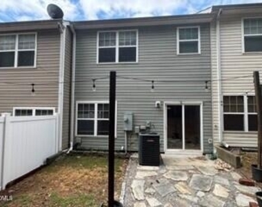 1401 Stone Manor Drive - Photo Thumbnail 29