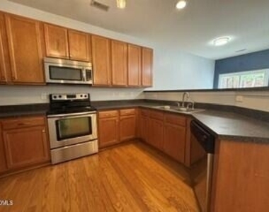 1401 Stone Manor Drive - Photo Thumbnail 6