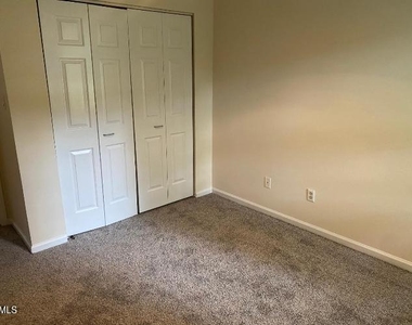 553 Darby Glen Lane - Photo Thumbnail 4