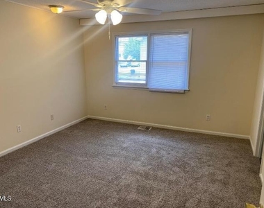 553 Darby Glen Lane - Photo Thumbnail 5