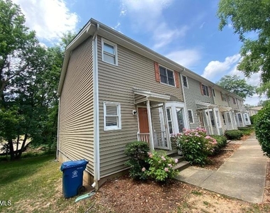 553 Darby Glen Lane - Photo Thumbnail 7