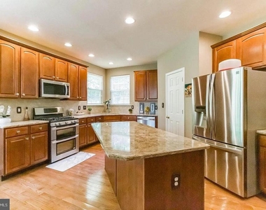 618 Sunderland Avenue - Photo Thumbnail 3