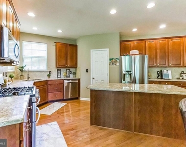 618 Sunderland Avenue - Photo Thumbnail 5