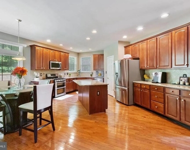 618 Sunderland Avenue - Photo Thumbnail 4