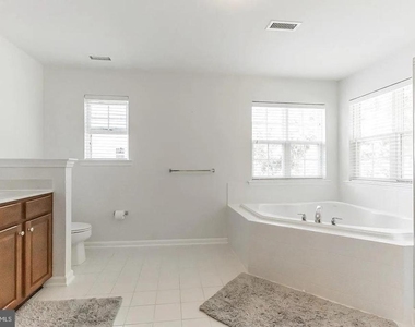 618 Sunderland Avenue - Photo Thumbnail 12