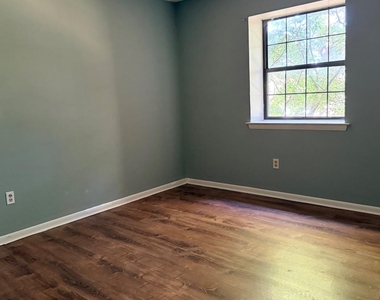 3315 Valley Drive - Photo Thumbnail 7