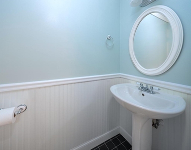 7 Ingham Way - Photo Thumbnail 3