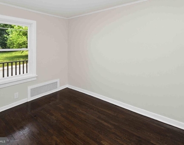 828 Mill St - Photo Thumbnail 7