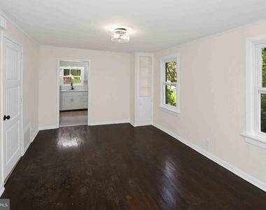 828 Mill St - Photo Thumbnail 4