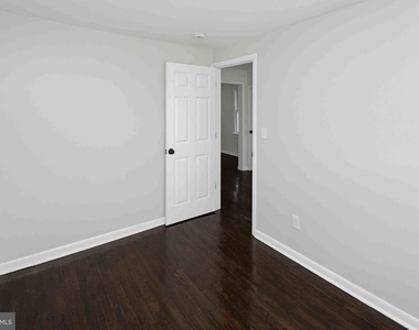 828 Mill St - Photo Thumbnail 8