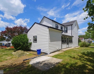 828 Mill St - Photo Thumbnail 2