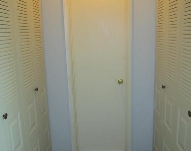 92 Versailles Court - Photo Thumbnail 19