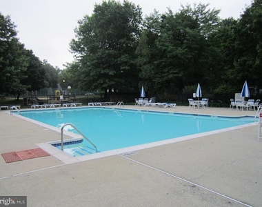 92 Versailles Court - Photo Thumbnail 23