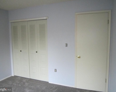 92 Versailles Court - Photo Thumbnail 14