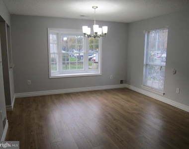 92 Versailles Court - Photo Thumbnail 4