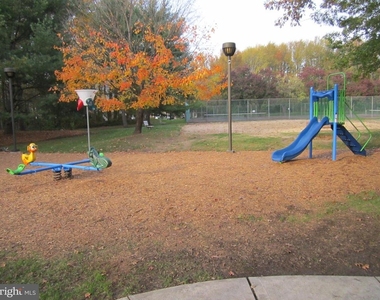 92 Versailles Court - Photo Thumbnail 26