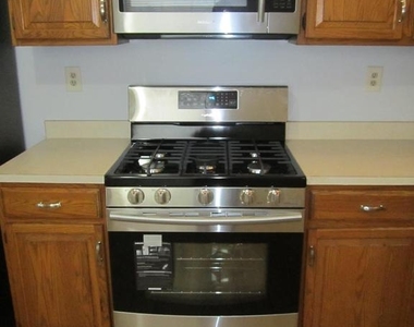 92 Versailles Court - Photo Thumbnail 9