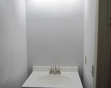 92 Versailles Court - Photo Thumbnail 10