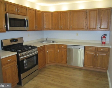 92 Versailles Court - Photo Thumbnail 6