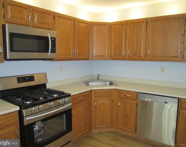 92 Versailles Court - Photo Thumbnail 7