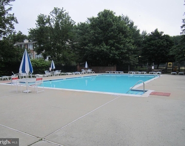 92 Versailles Court - Photo Thumbnail 22