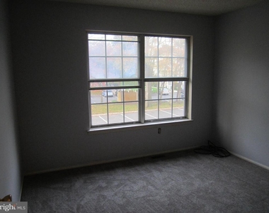 92 Versailles Court - Photo Thumbnail 13