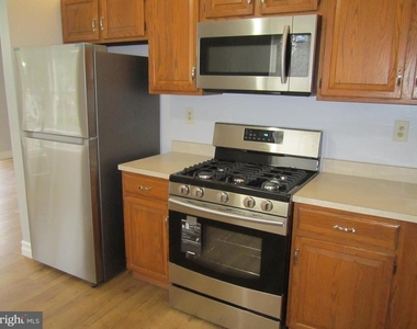 92 Versailles Court - Photo Thumbnail 8