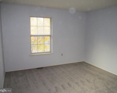 92 Versailles Court - Photo Thumbnail 18