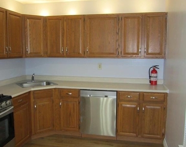 92 Versailles Court - Photo Thumbnail 5