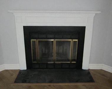 92 Versailles Court - Photo Thumbnail 3