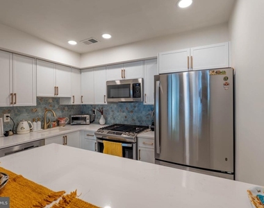 101 Lassen Court - Photo Thumbnail 2