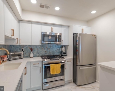 101 Lassen Court - Photo Thumbnail 1