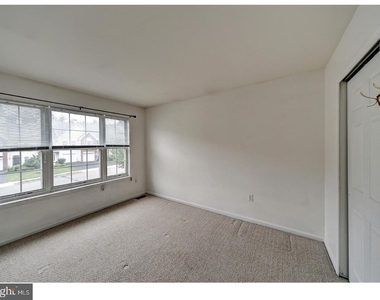 406 Pebble Creek Court - Photo Thumbnail 15