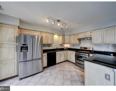 406 Pebble Creek Court - Photo Thumbnail 7
