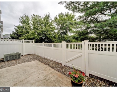 406 Pebble Creek Court - Photo Thumbnail 19