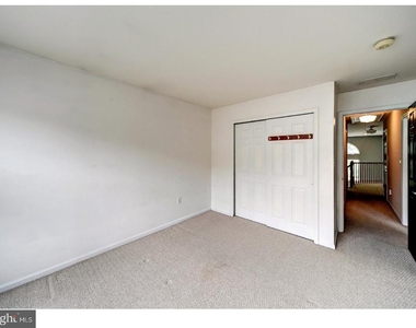 406 Pebble Creek Court - Photo Thumbnail 16