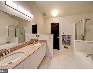 406 Pebble Creek Court - Photo Thumbnail 18