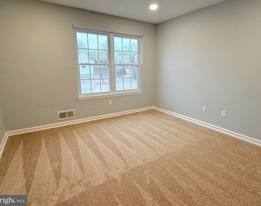 104 Sandstone Court - Photo Thumbnail 9