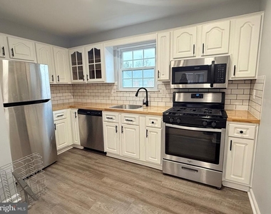 104 Sandstone Court - Photo Thumbnail 1