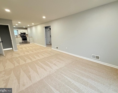 104 Sandstone Court - Photo Thumbnail 3
