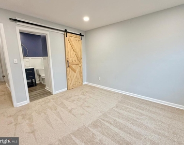 104 Sandstone Court - Photo Thumbnail 6