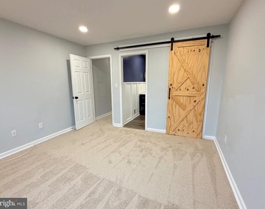 104 Sandstone Court - Photo Thumbnail 4