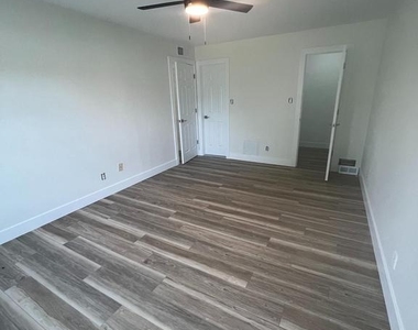 380-b Delancey Place - Photo Thumbnail 18