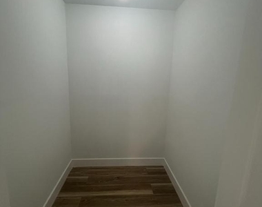 380-b Delancey Place - Photo Thumbnail 17